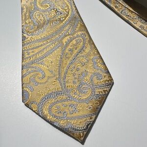 Club Room Elegant Gold and Silver Paisley 100% Silk Tie